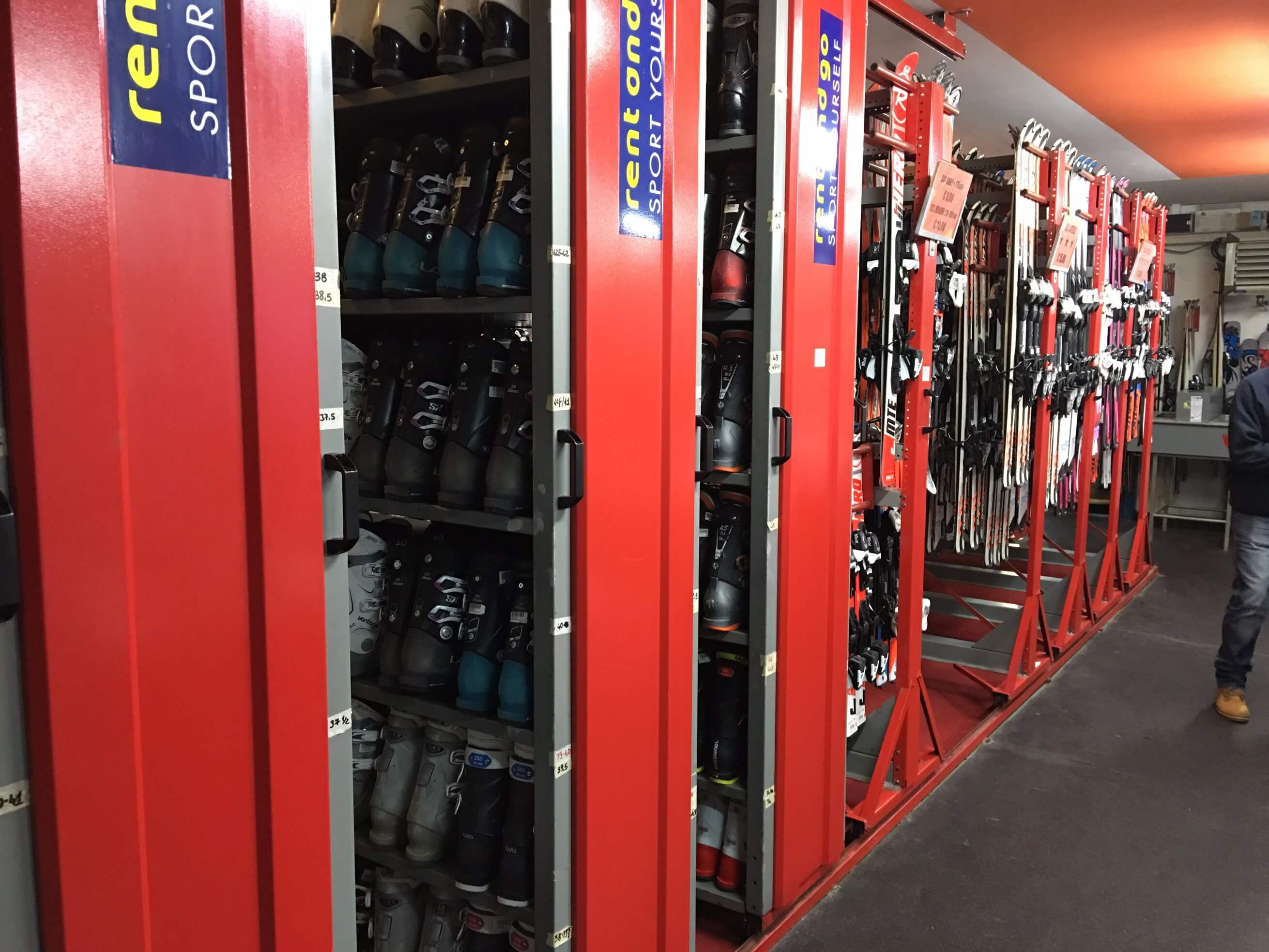 Noleggio sci Aremogna Rental Aremogna Rent and Go